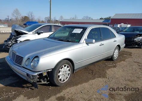 1999 Mercedes-Benz E 320 Awd z USA, uszkodzony, nr VIN WDBJF82H7XX021268